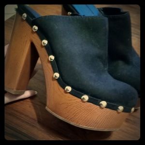 Shoes . Willing to negociate prices